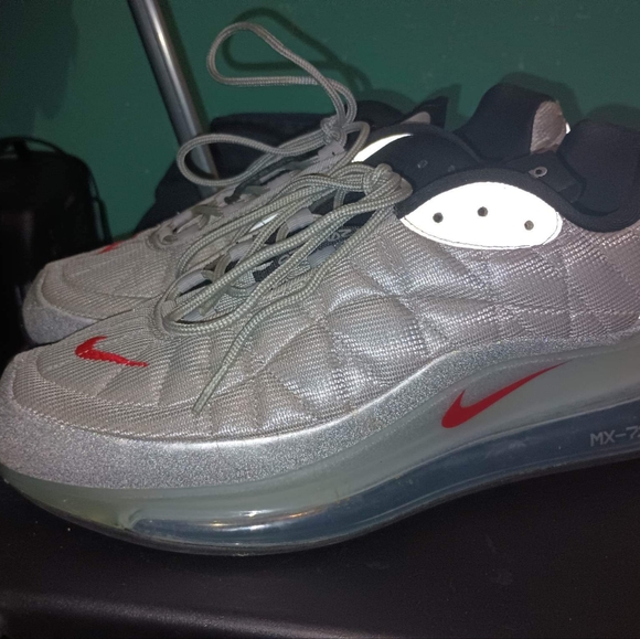 Nike Air Max 720 818 Silver Bullet - Picture 3 of 3